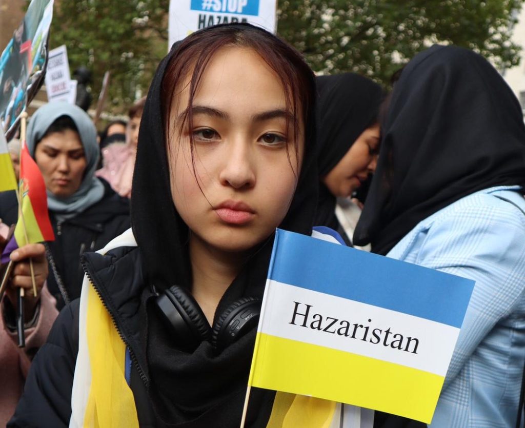 Hazara Protest to #StopHazaraGenocide - Hazaristan Flag
تظاهرات هزاره ها - پرچم هزارستان